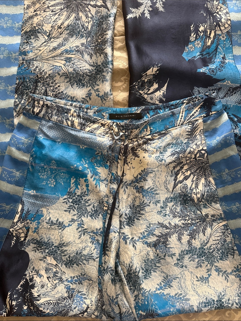 Elie Tahari Blue and White Printed Wrap-Front Maxi Pants 100% Silk Size S - Picture 7 of 10